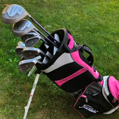 Womens 11 pc golf set, mostly Jazz in Titliest golf bag ( Right), View more