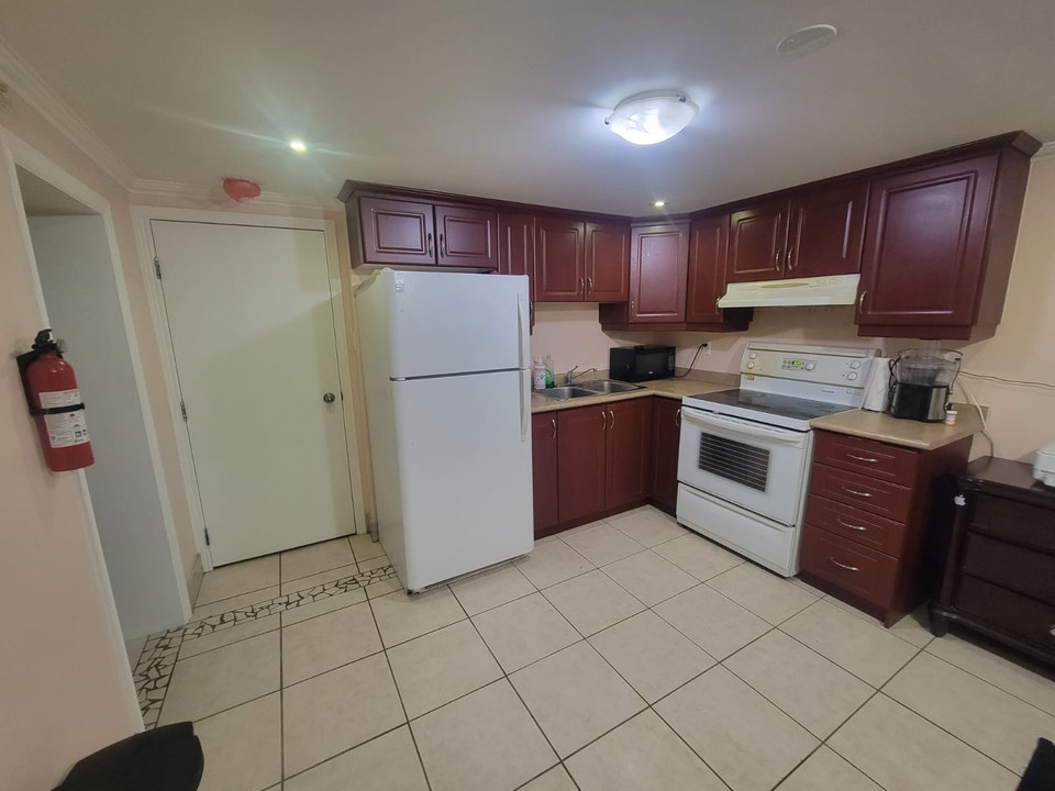 One Bedroom Basement For Rent In Etobicoke!!! 1