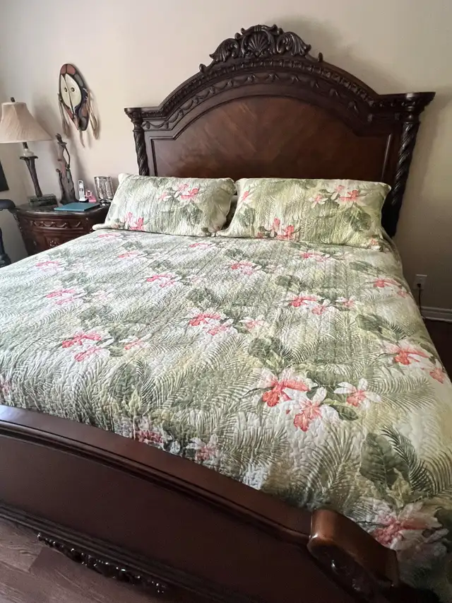 TROPICAL ORCHID TOMMY BAHAMA QUILT & SHAMS KING SIZE in Bedding in St. Catharines - Image 6