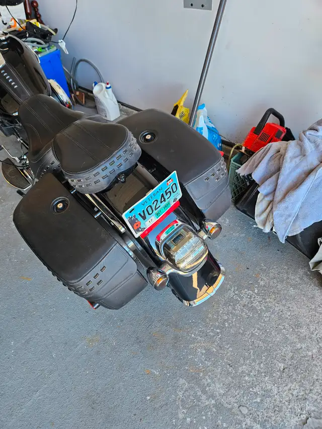 Motorcycle in Street, Cruisers & Choppers in Vernon - Image 3