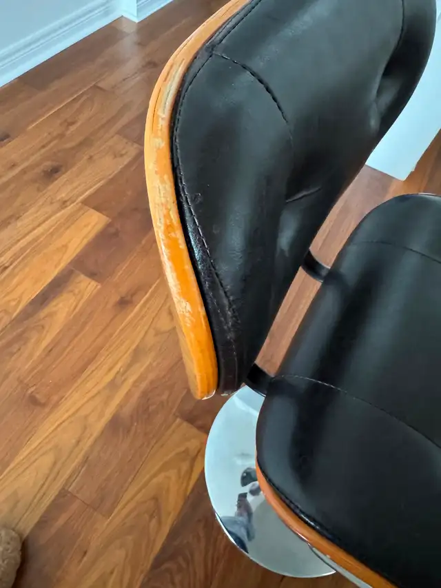 Black leather swinging bar stool in Chairs & Recliners in Mississauga / Peel Region - Image 5