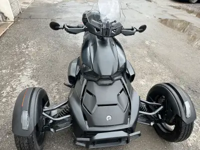 For sale a Can-Am Ryker 2021, with 16995km, a sleek and powerful three-wheeled motorcycle that offer...