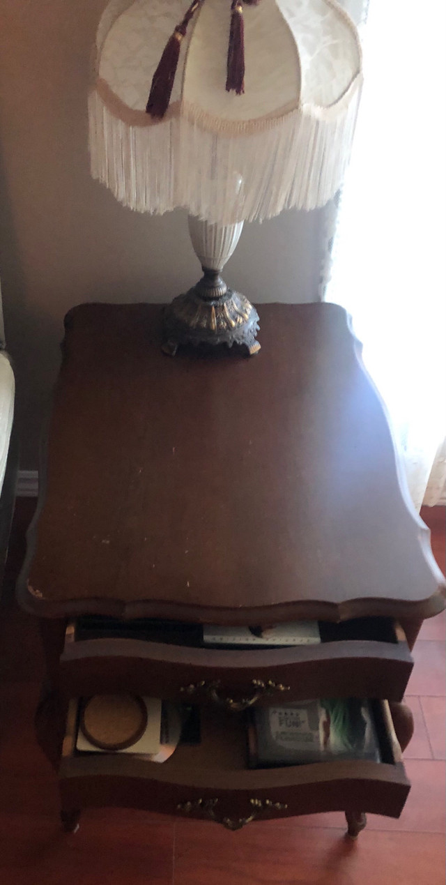Vintage coffee table plus dbl drawer end  table plus  Lamp  in Coffee Tables in Kitchener / Waterloo - Image 4