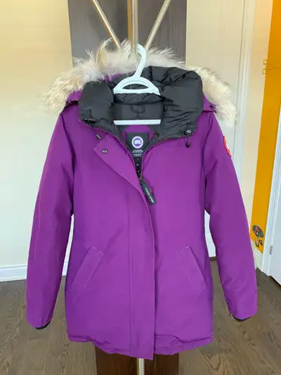 100% authentic Canada Goose Jacket Natural Coyote Fur Size Small Purple In great clean condition 2 o...