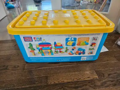 Mega blocks 200 PC's with box