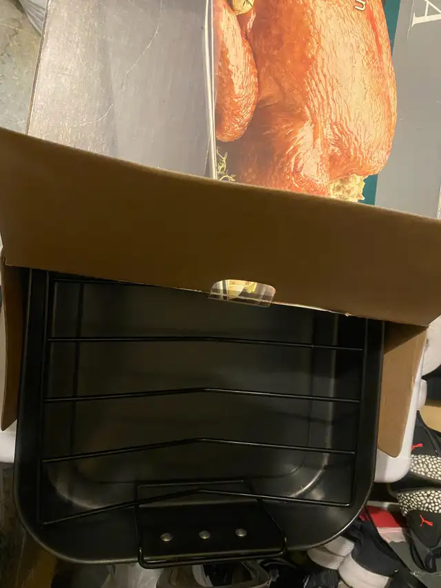 Non-Stick Roasting Pan. New in a box in Kitchen & Dining Wares in City of Toronto - Image 3
