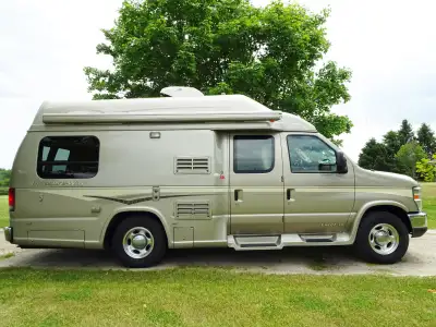 This two person vehicle comes complete with: air conditioner, power steering, brakes, windows and lo...