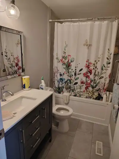 Furnished room for rent, close to bus stop, close to shopping. clean, quiet, shared Kitchen and bath...