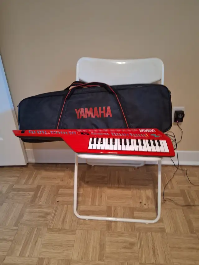 Yamaha SHS-10 FM Digital Mini keyboard in Pianos & Keyboards in West Island - Image 3