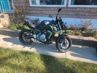 Low km naked bike, minor cosmetic scratches from transport. It has fresh oil/filter. Very fuel effic...