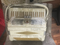Titano medium accordion 