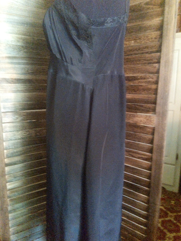 #70 Vtg Blk Silk Embroidered Sexy Lacey Slip Sm-Md in Women's - Other in Oshawa / Durham Region - Image 3