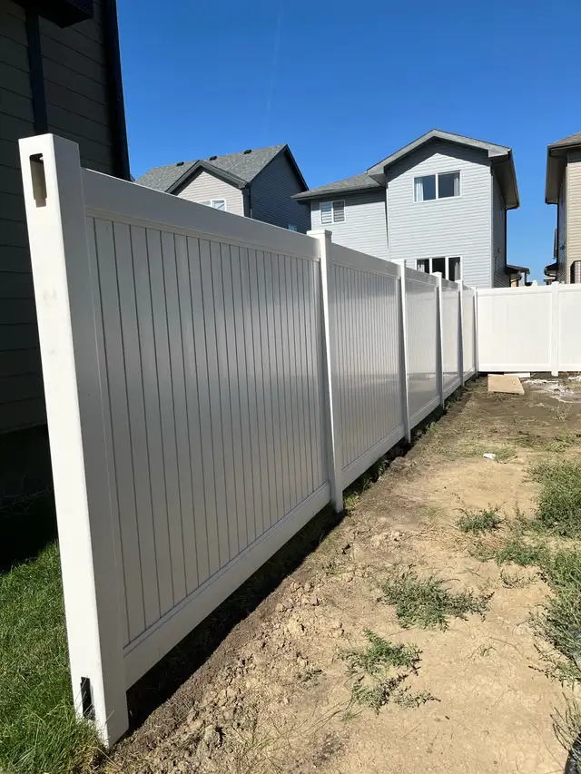 vinyl fence spring sale  in Decks & Fences in Saskatoon - Image 6