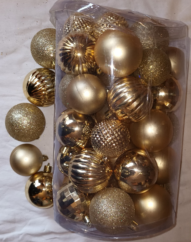 Gold Christmas Tree Ornament Set - 2 Sizes, Several Patterns in Holiday, Event & Seasonal in London