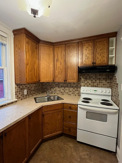 Large main floor apartment in Victorian home, close to Western University, St. Joseph's Hospital, 2...