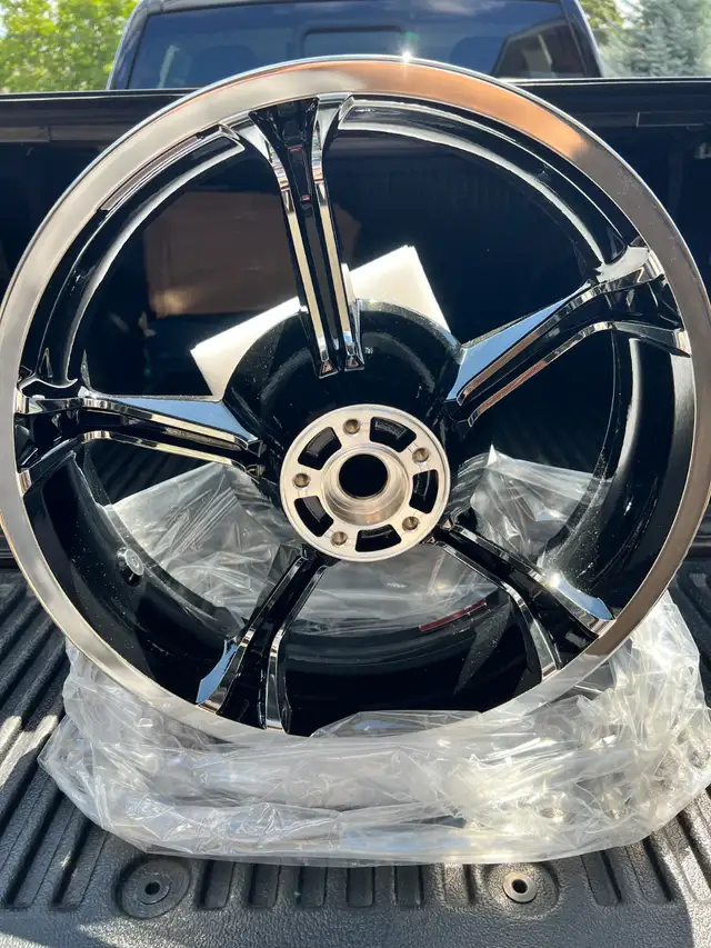 Harley Davidson Tomahawk 19" Front Wheel in Motorcycle Parts & Accessories in Mississauga / Peel Region - Image 3