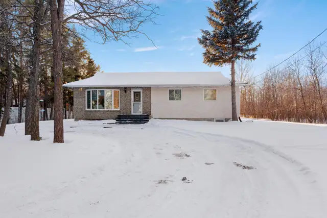 2 Acre Treed lot w/ 2000sqft heated shop, St.V South Permeter