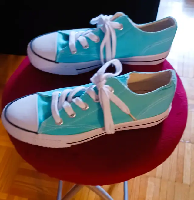 Tiffany Blue Running Shoes- Ardene Air Walk in Women's - Shoes in City of Toronto - Image 2