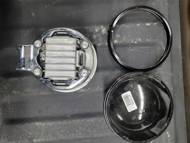 Harley Davidson Daymaker LED Head Light in Motorcycle Parts & Accessories in Edmonton - Image 4