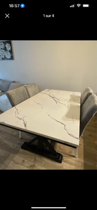 Table de cuisine et chaises (marble table)