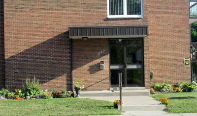 Main Floor BACHELOR APARTMENT Avail Aug 1st