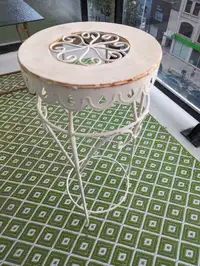 VINTAGE PATIO BALCONY ACCENT ROUND TABLE