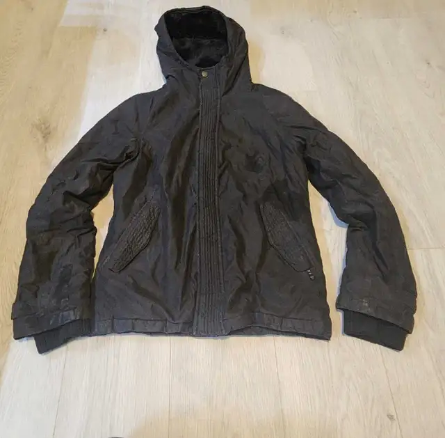 TNA Winter Jacket (Size M)  in Women's - Tops & Outerwear in Calgary - Image 2