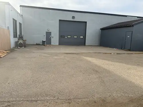 3000 sq ft Warehouse with up to 2 acres of yard, fully fenced and compacted. Whse has 22 ft ceilings...