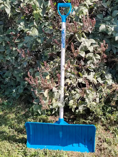 Snow shovel, standard height with 24" width composite blade