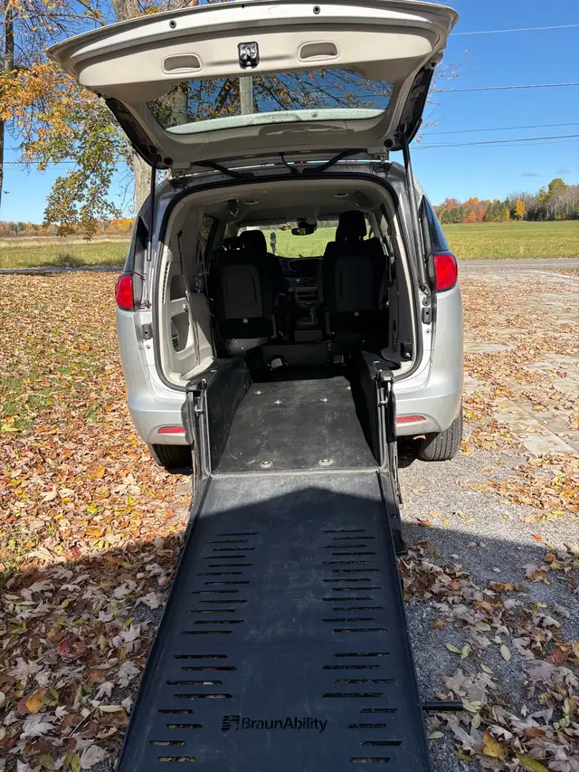 wheelchair accessible van 598246598168422408
