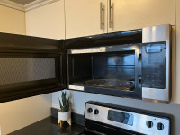 used microwave with range hood  come with 3yrs warranty 