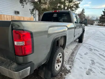 2011 duramax, it has 446,000km runs and drives good, quite a few new parts on it, been a great truck...