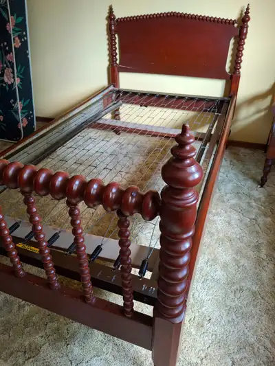 Antique Spool/Spindle Twin Bed Frame (Jenny Lind), View more