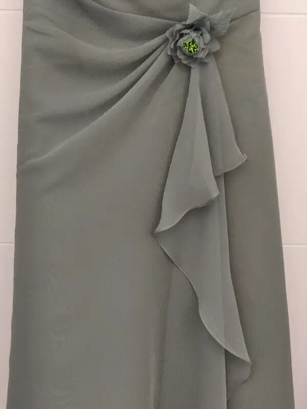 Bridesmaid / Graduation / Formal Strapless Dress Gown - Size 4 in Women's - Dresses & Skirts in Calgary - Image 4