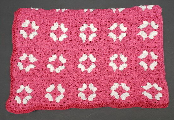 New cheerful rose & white 71 x 56-inch crocheted afghan blanket in Bedding in City of Toronto - Image 2