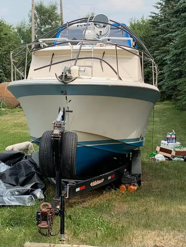 1974 Uniflite 28 ft Sport Sedan Fishing Boat in Powerboats & Motorboats in Campbell River - Image 4