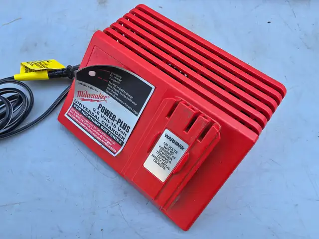 Milwaukee Power Plus Charger 48-59-0245 For 9.6V-18V Batteries in Power Tools in Windsor Region - Image 5