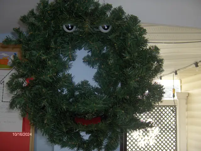 Christmas singing Wreath-vintage in Hobbies & Crafts in Lethbridge - Image 6