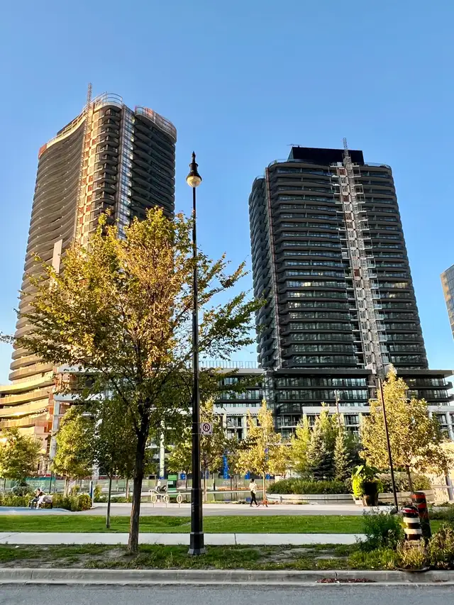 SELLING LOSS  - ASSIGNMENT 1+DEN+ 2 BATHS KING’s LANDING in Condos for Sale in City of Toronto - Image 4