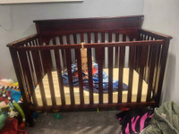 Adjustable crib