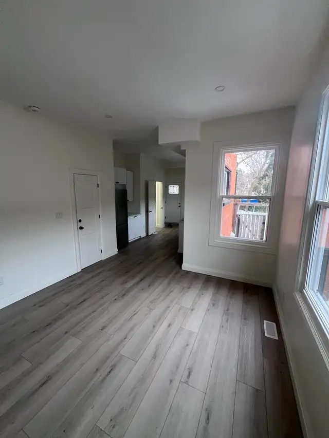 Spacious 1 Bed Corktown  in Long Term Rentals in Hamilton - Image 6