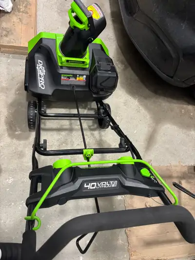 New Greenworks Snowblower 40v for sale !, View more