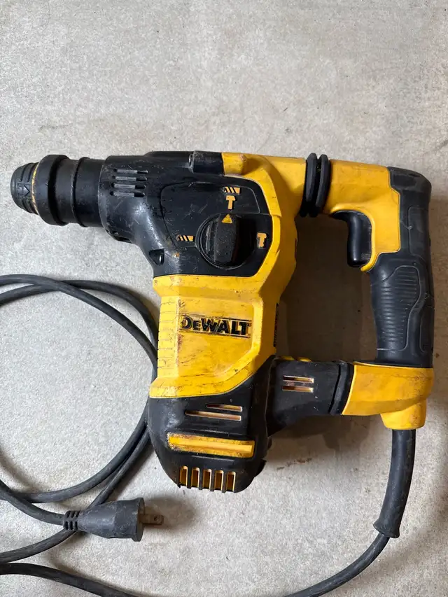 dewalt SDS hammer/chipping drill in Power Tools in Kitchener / Waterloo - Image 2