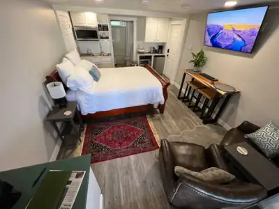 BACHELOR FOR RENT SHORT OR LONG TERM CLOSE OCEAN ACCESS
