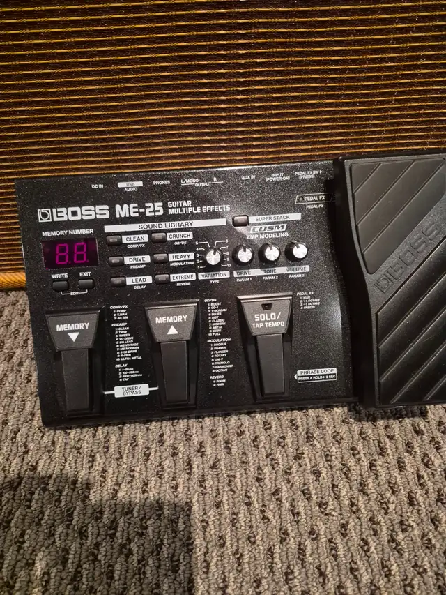 Boss ME25 multi effects pedal595521299893473285