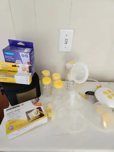 Double breast electric pump, used a handful of times. Includes manual pump, milk storage bags etc