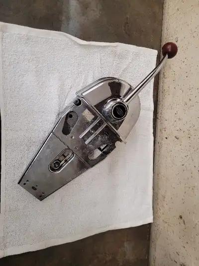 This is a used Morse top mount remote control for sale. It is used with marine throttle/shift cables...