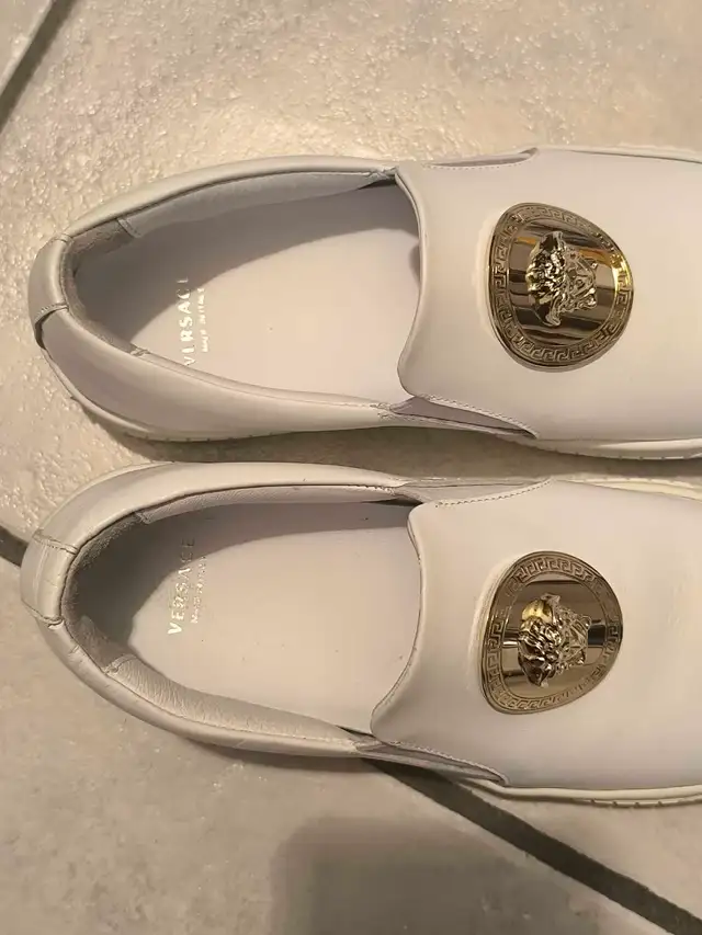 Versace Size 35 Medusa Shoes Sneakers Loafers kicks in Men's Shoes in Markham / York Region - Image 9