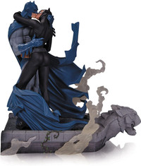 DC Comics Batman Hush Batman and Catwoman Kiss Statue!! Flawless
