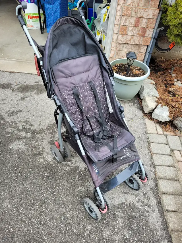 Stroller for children in Strollers, Carriers & Car Seats in Mississauga / Peel Region - Image 2